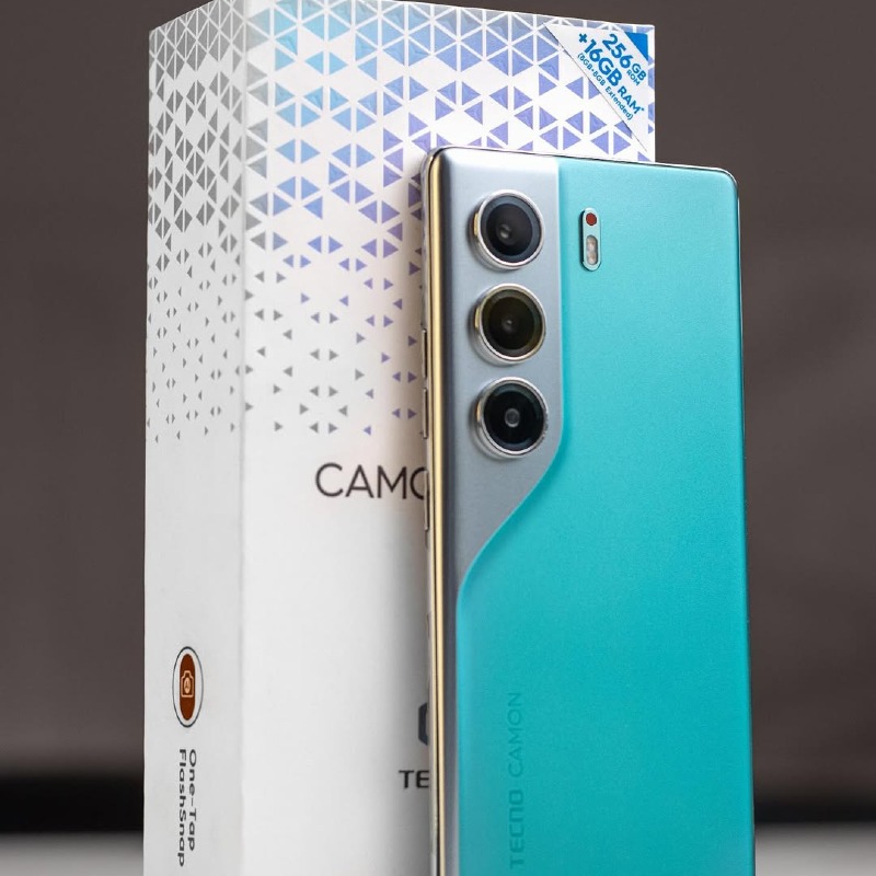 Tecno Camon 40 Pro 5G – 5200mAh – 256GB/8GB or 12GB – Android 15 (HiOS 15) – 6.78" AMOLED 144Hz – 50MP OIS + 8MP Rear – 50MP Front – 45W Fast Charge – Dolby Atmos – IP68/IP69 – Gorilla Glass 7i – Dual SIM – 5G.