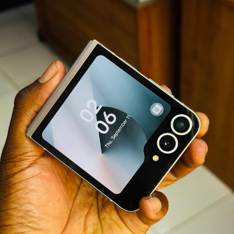 Galaxy Z Fold 6 – 1TB–12GB – 4400mAh – Android 14 – 50MP Rear – 4MP + 10MP Front – 5G – USB-C – 7.6" & 6.3" AMOLED 120Hz – S Pen – IPX8 – SD 8 Gen 3 – Gorilla Glass V2 – Flex Mode – Galaxy AI