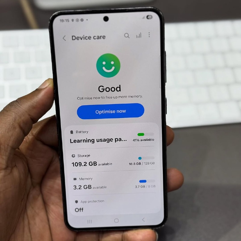 Samsung Galaxy S23 (UK Used) – 3900mAh – 128GB ROM – 8GB RAM – Android – 6.1" Dynamic AMOLED 2X 120Hz – Triple 50MP Camera – 12MP Front – USB-C – 5G – In-Display Fingerprint – Wireless Charging – IP68.