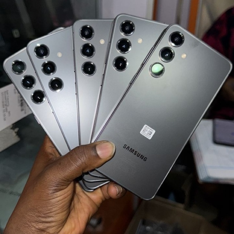 Samsung Galaxy S24 (UK Used) – 4000mAh – 128GB ROM – 8GB RAM – Android – 6.2" Dynamic AMOLED 2X 120Hz – Triple 50MP Camera – 12MP Front – USB-C – 5G – In-Display Fingerprint – Wireless Charging – IP68.